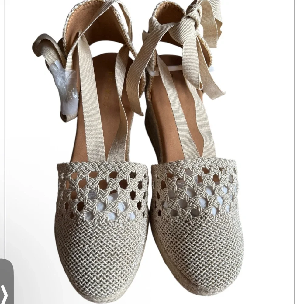 NWOT Bamboo Going On Your Way Beige Espadrille Wedges Size 8